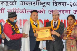 गैरसरकारी_संस्थाद्वारा_सम्मान_ग्रहण.jpg